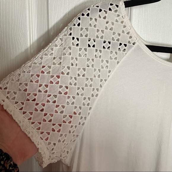 Old Navy eyelet sleeve tee - Picture 3 of 4